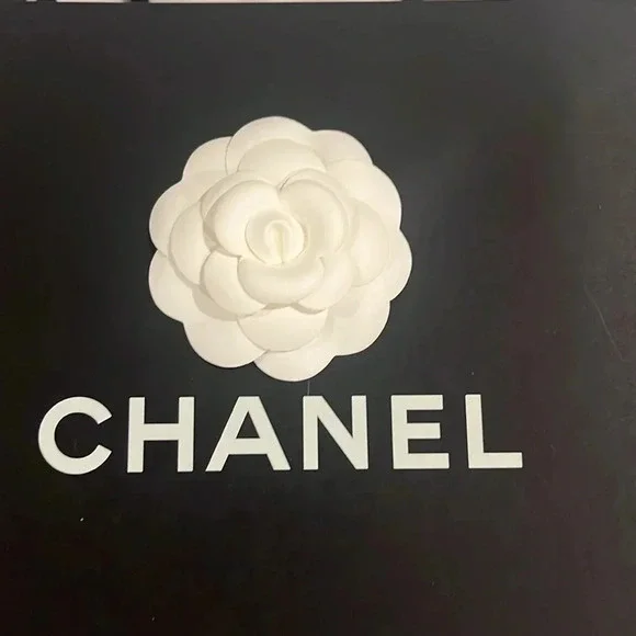 CHANEL SHOPPING BAG SIZE M 12”x9.5” inches - Picture 3 of 9